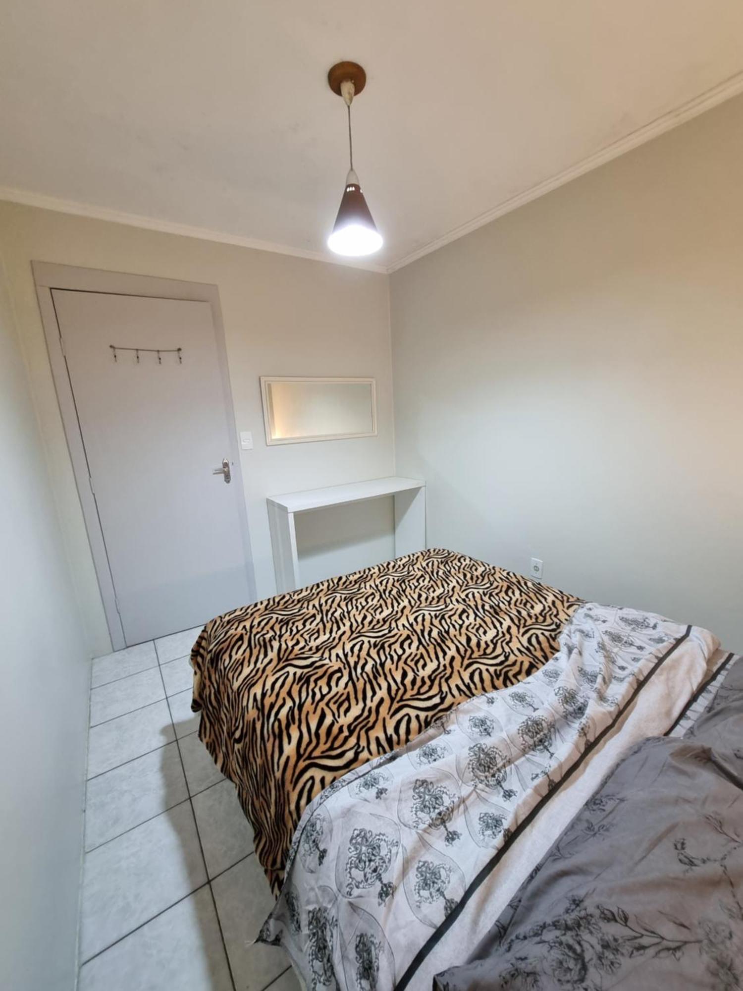 Apto 2 quartos, cond fechado, com vaga, quarto andar Pelotas Exterior foto